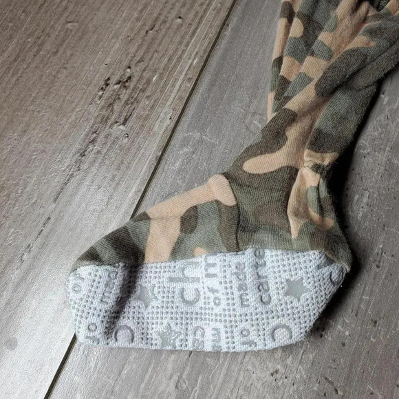 Child of Mine by Carter's Size 6-9m Green and Orange Camo Footed Sleeper GUC - Picture 8 of 11